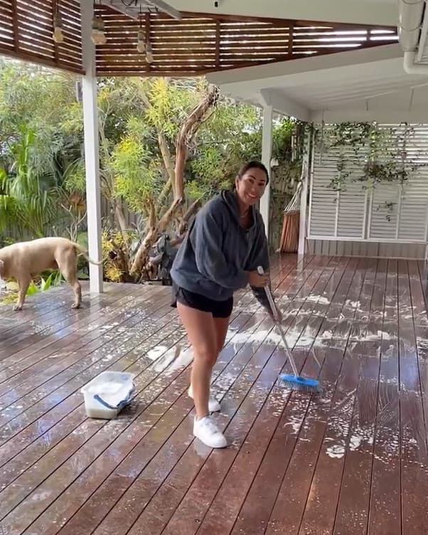 @budgie_salt_ preparing timber decking