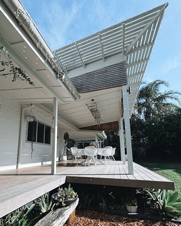 @budgie_salt_'s beautifully aged deck using Water Repellent Timber & Deck Oil