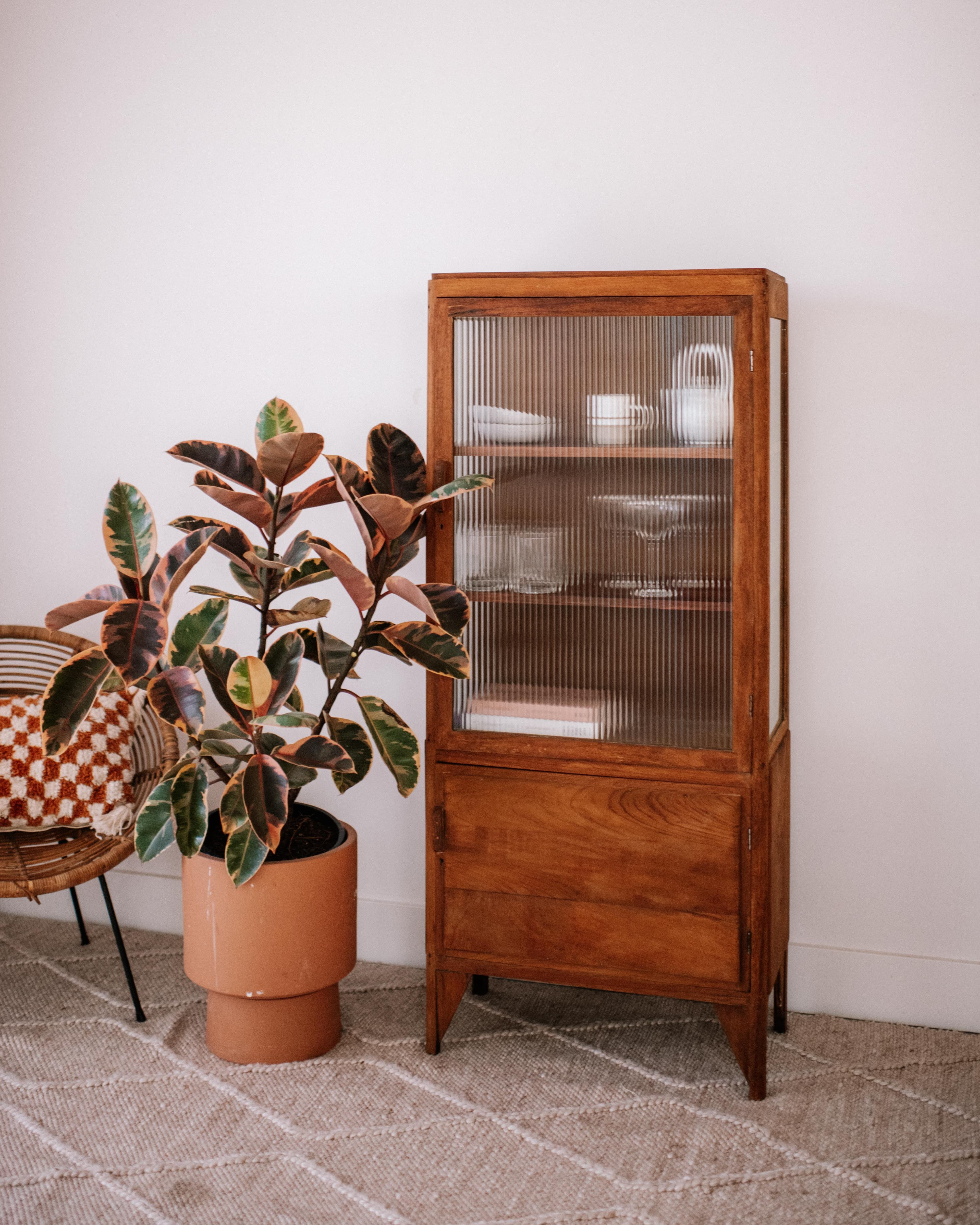 Relove cabinet