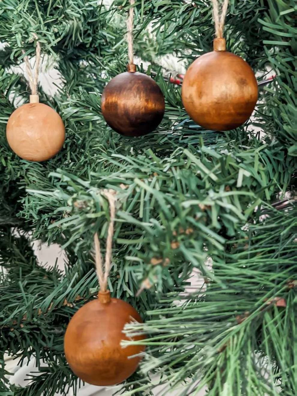 @extra.ordinary.home’s elegant DIY Christmas ornaments using Prooftint.